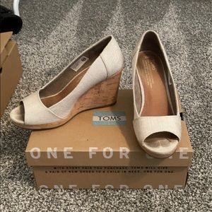 Toms wedges so 6